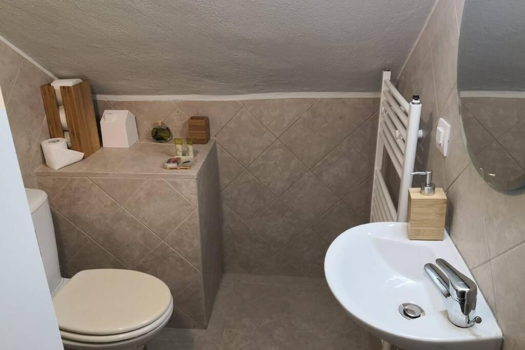 Apartament Cozy House With Garden In The Old Town Saloniki Zewnętrze zdjęcie
