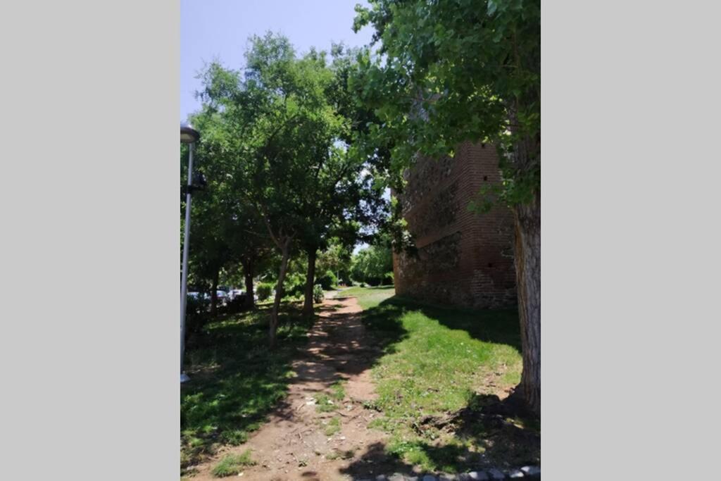 Apartament Cozy House With Garden In The Old Town Saloniki Zewnętrze zdjęcie